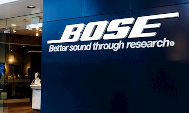 Immagine BOSE chiude 119 negozi nel mondo: venderà solo Online